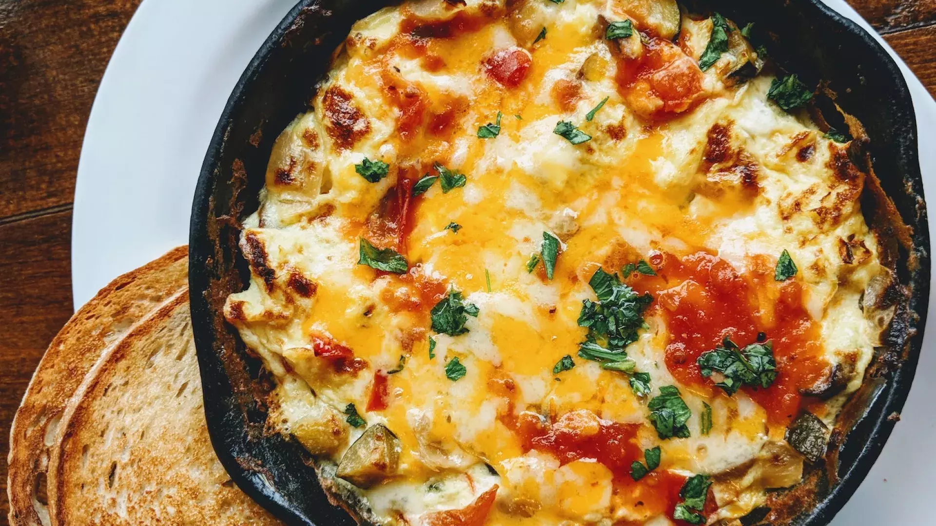 A bowl of macaroni and cheese served in a skillet.