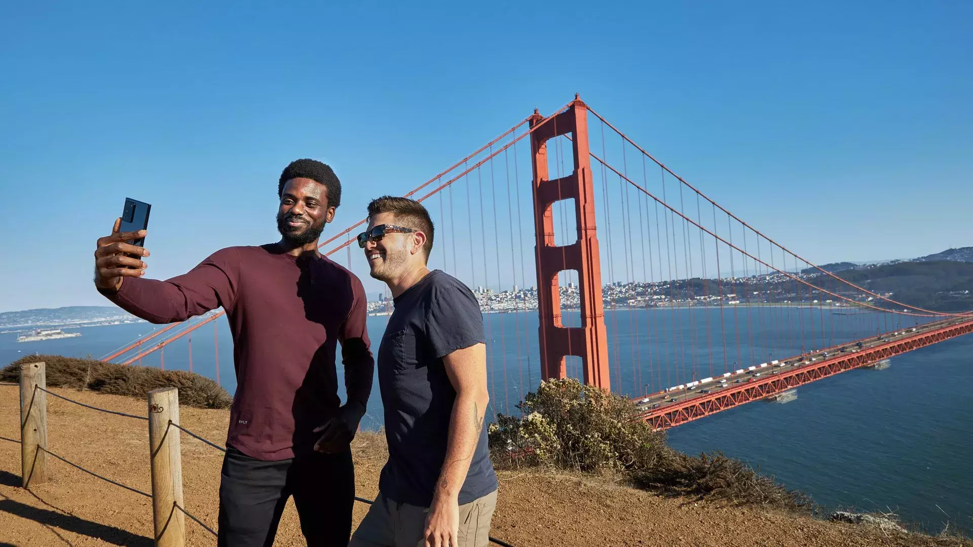 Tirando selfies na Ponte Golden Gate