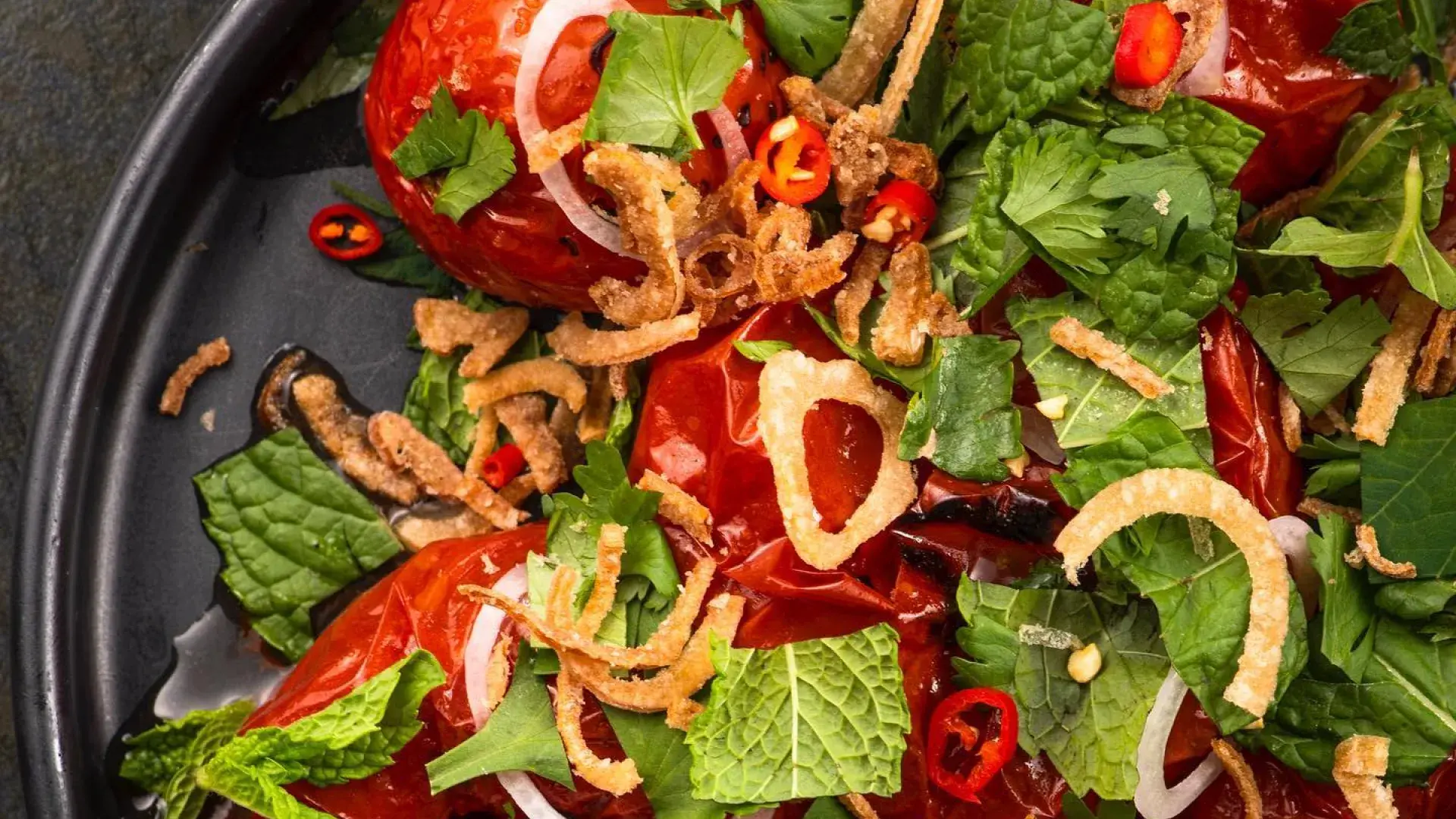 Um prato de comida no Kin Khao, um dos melhores restaurantes da Union Square.