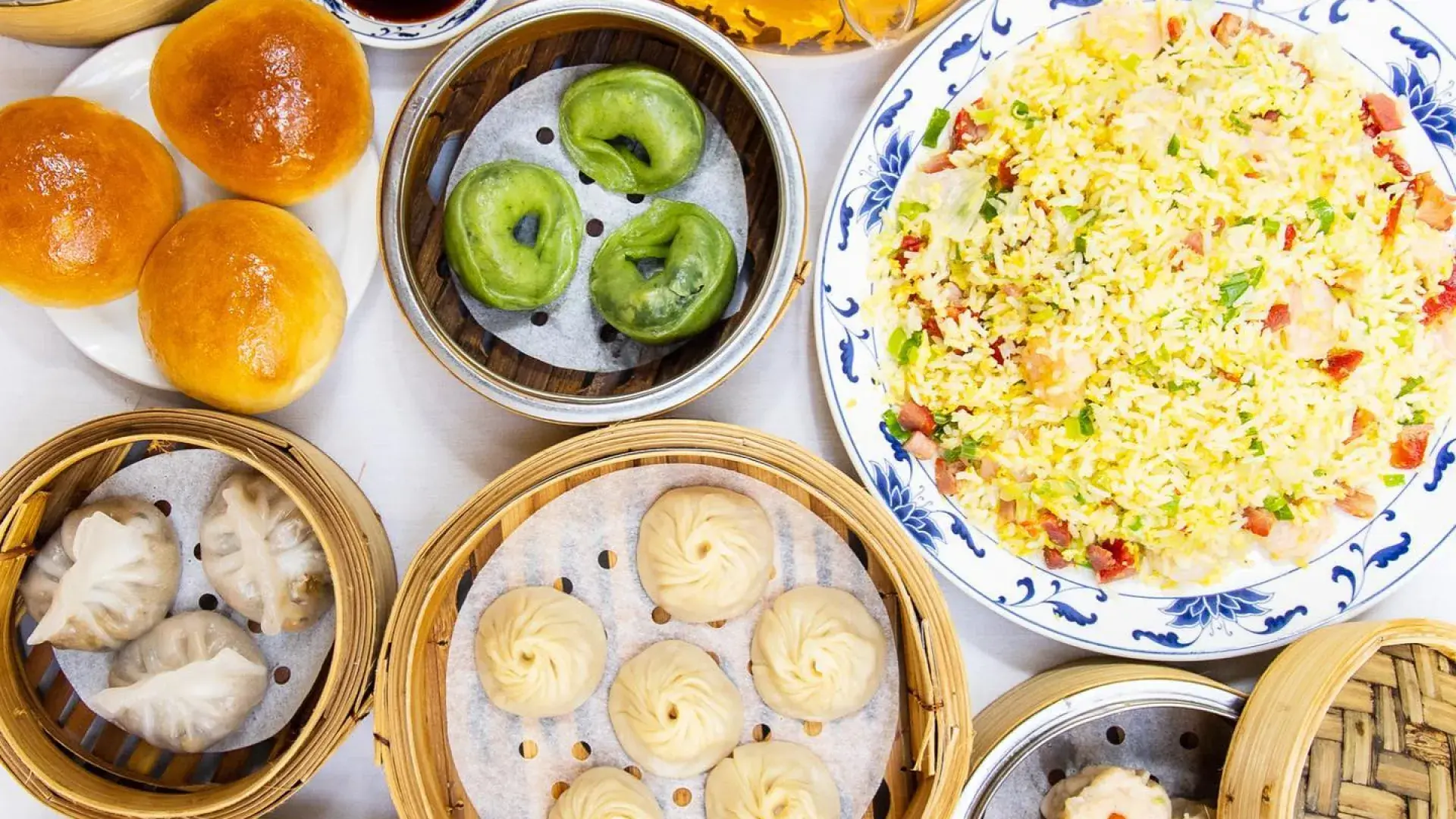 샌프란시스코의 얀크 싱 레스토랑에서 맛볼 수 있는 다양한 dim sum 요리들.
