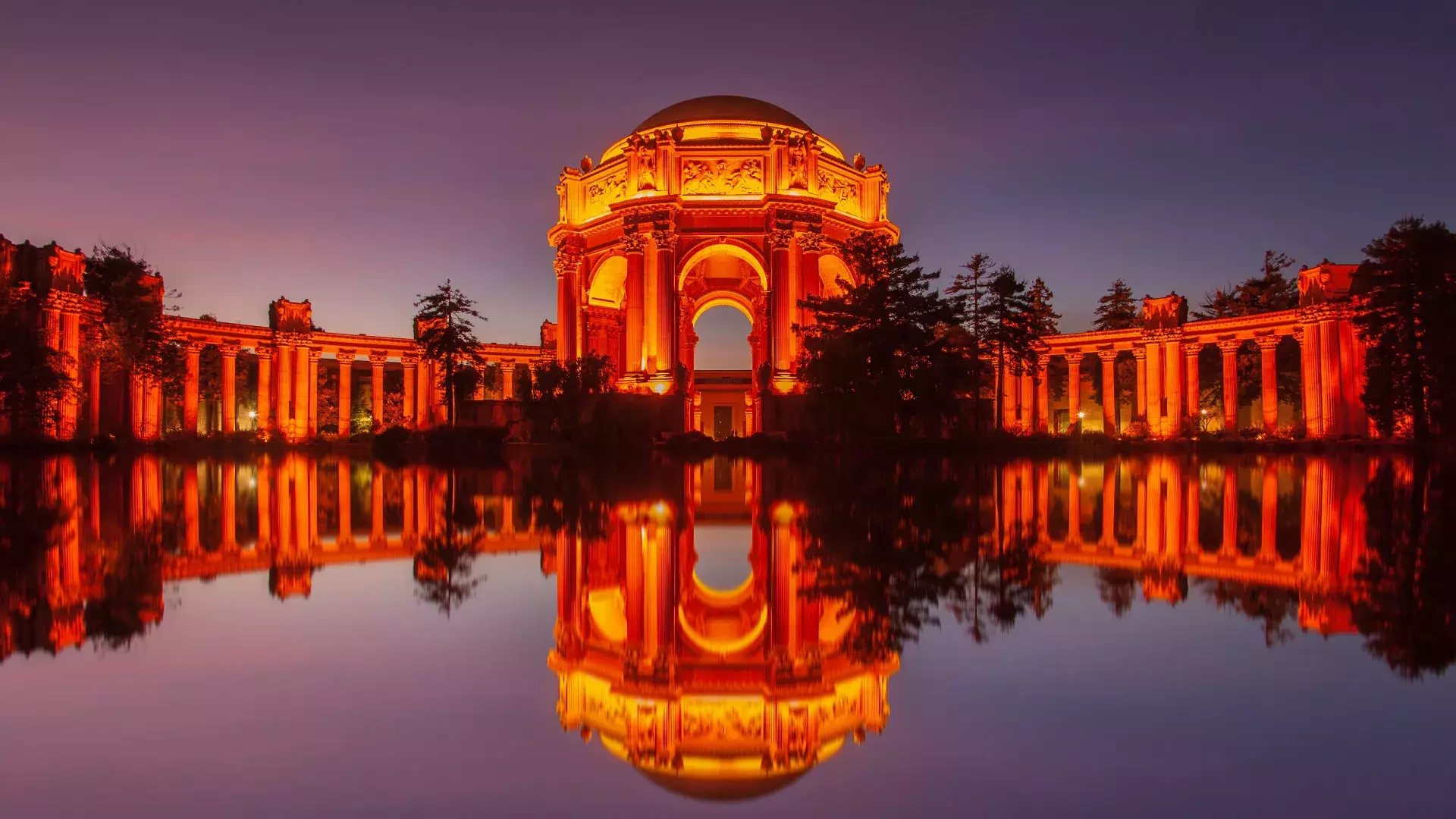 Palace of Fine Arts at night.