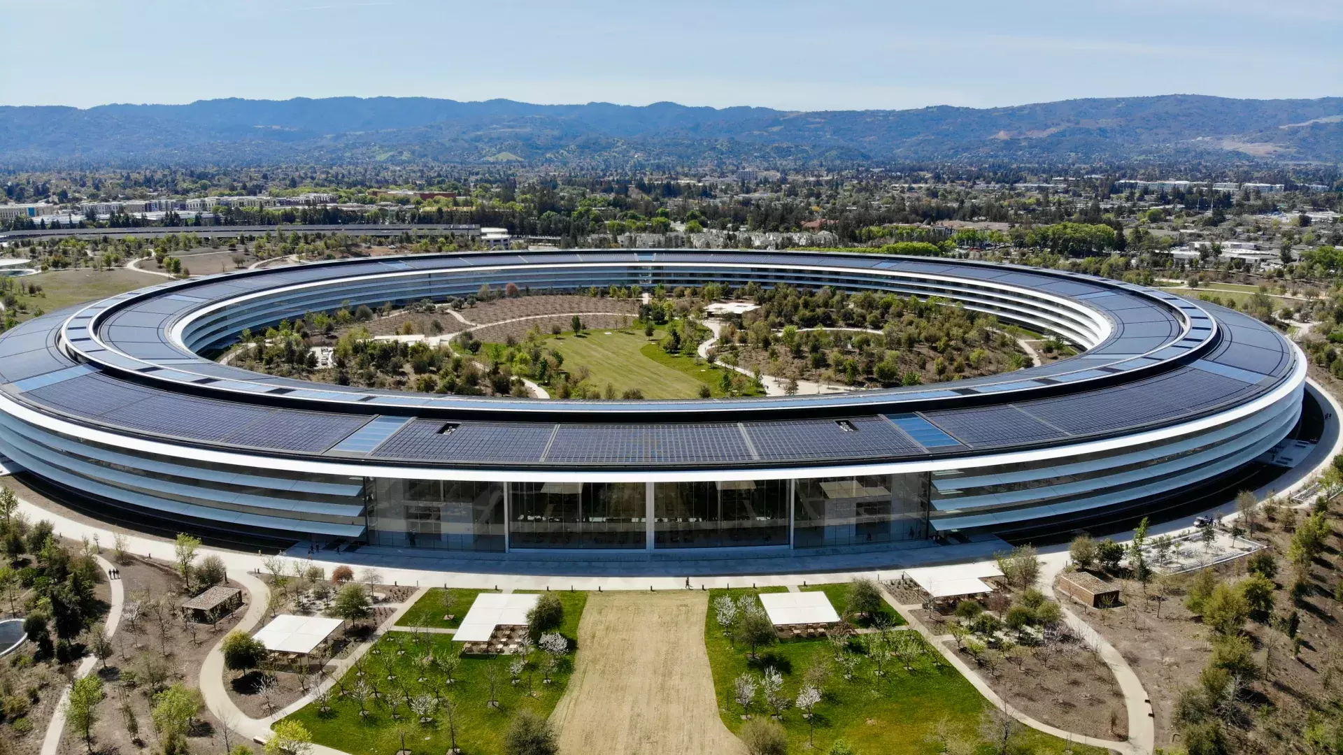 https://www.sftravel.com/sites/default/files/styles/hero/public/2022-12/apple-campus-silicon-valley.jpg.webp?itok=pwcoERFq