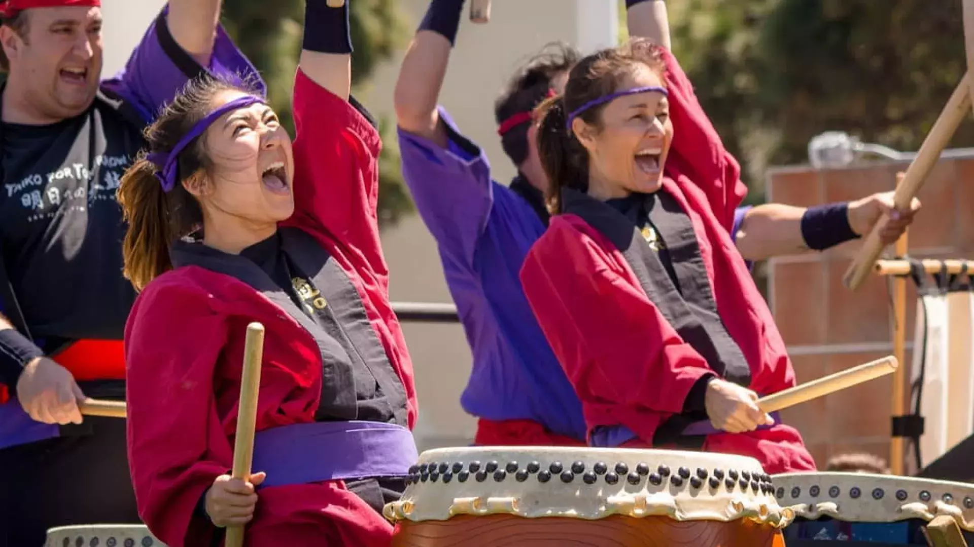 Bateristas em Japantown no festival anual Cherry Blossom