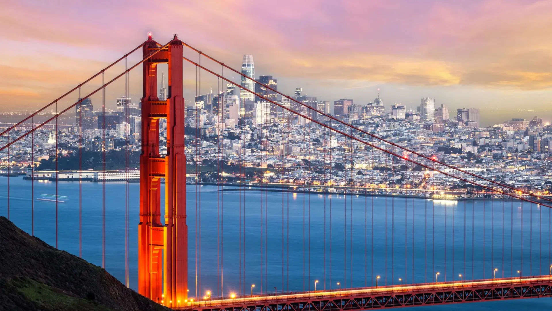 Golden Gate Bridge at dusk