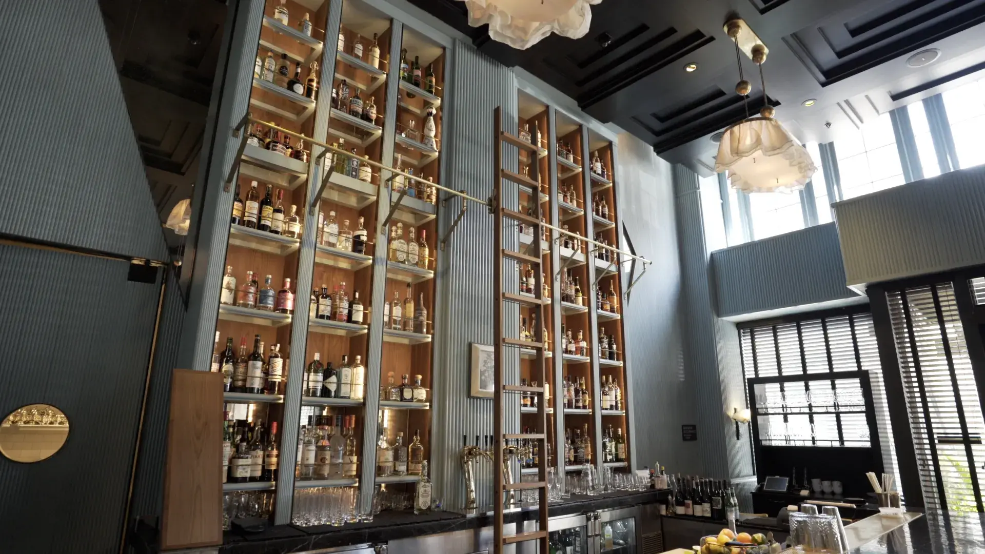 SF 도심에 있는 샤메인의 광대한 바 이미지