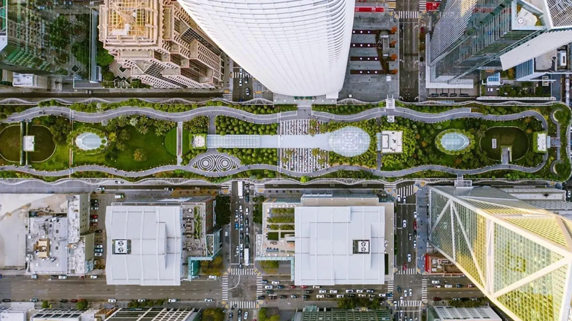 Overhead view of salesforce park and surrounding buildings