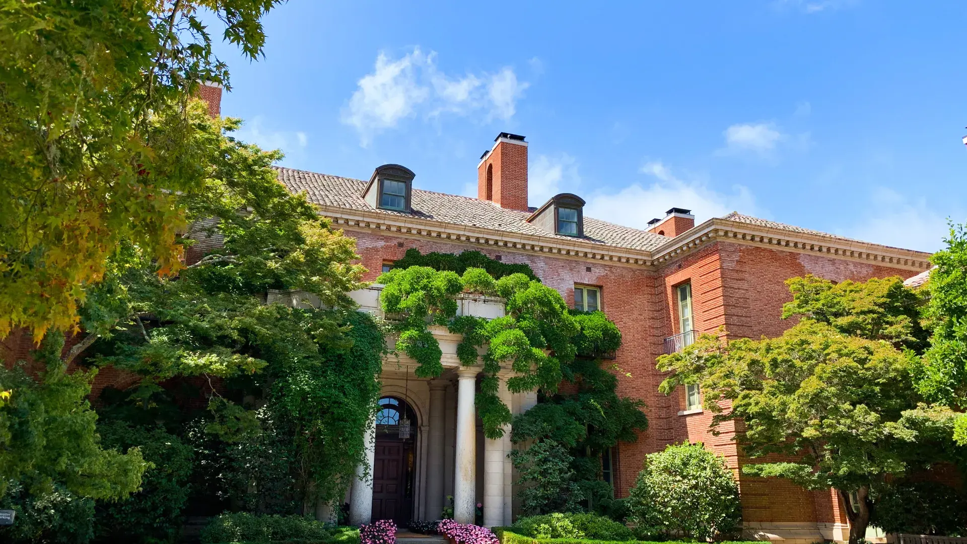 Front of the main house at Filoli on a sunny day