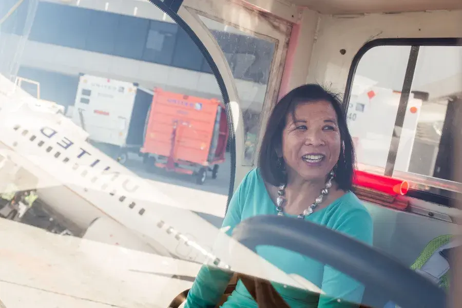 Melinda Yee Franklin through the cart window.