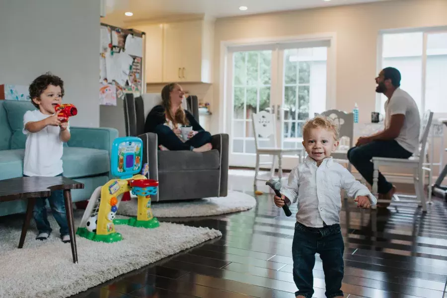 Romulo Melo's sons playing in the living room.