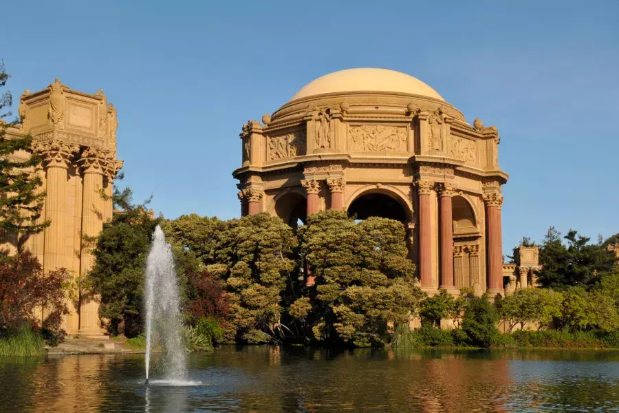 Exterior of the Palace of Fine Arts, with its lake and water fountain.