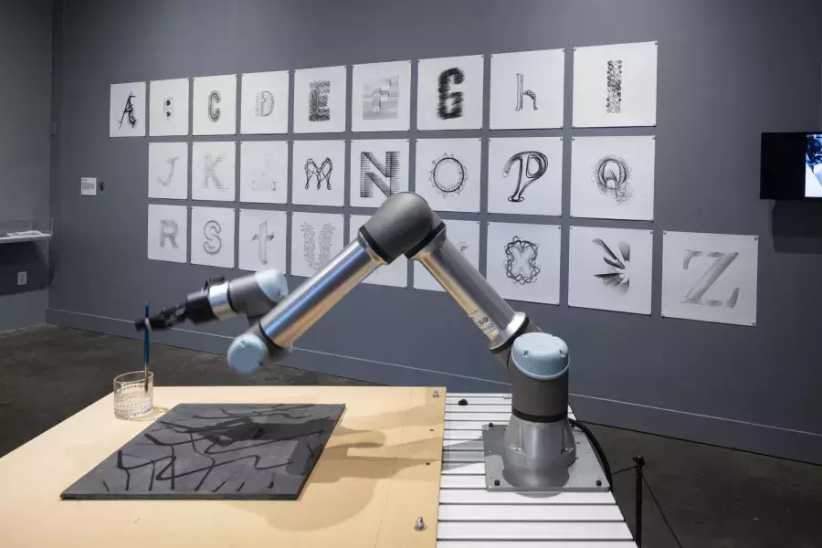 「ミスター・ロボット」、2024年、クラフト&デザイン博物館。写真はヘンリック・カム撮影。