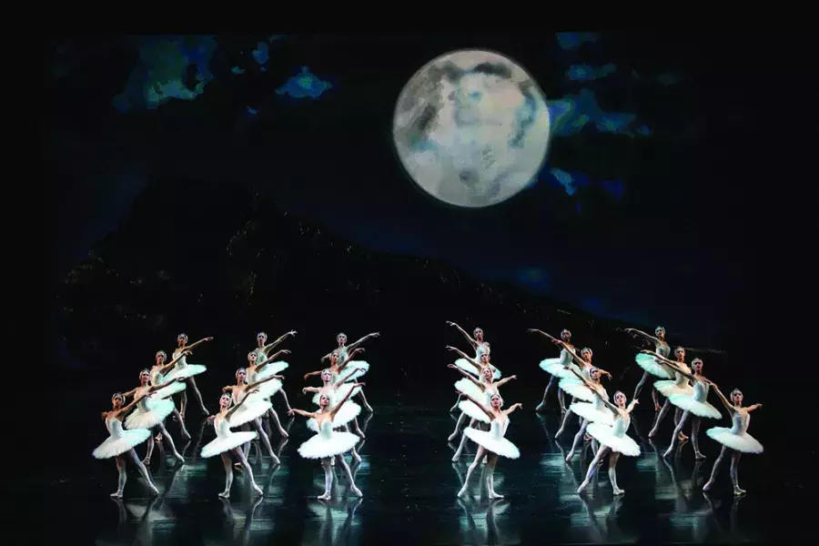 San Francisco Ballet in Tomasson's Swan Lake