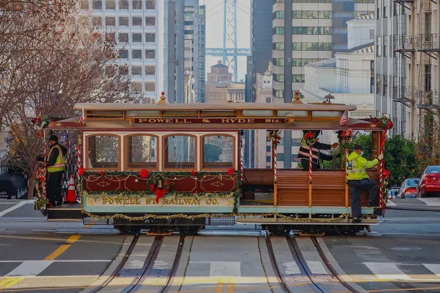Holiday cable car