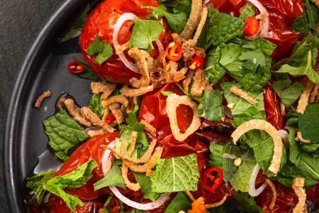 Um prato de comida no Kin Khao, um dos melhores restaurantes da Union Square.