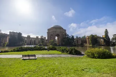 晴れた日のPalace of Fine Arts