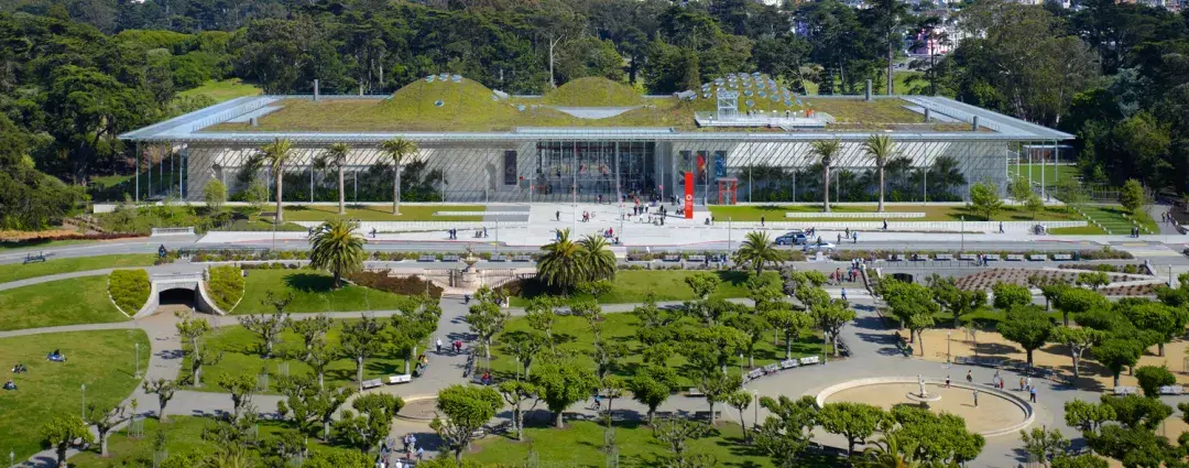 The outside of the California Academy of Sciences.