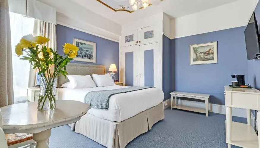 Deluxe Queen at The Cornell Hotel de France