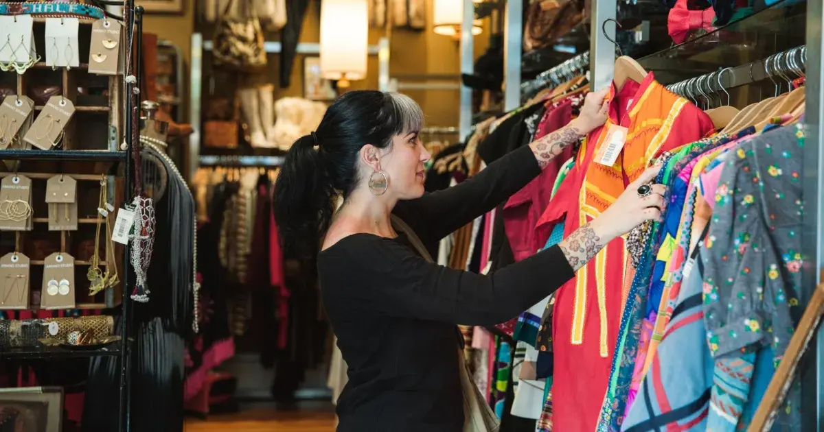 shopping-in-haight-ashbury.jpg 