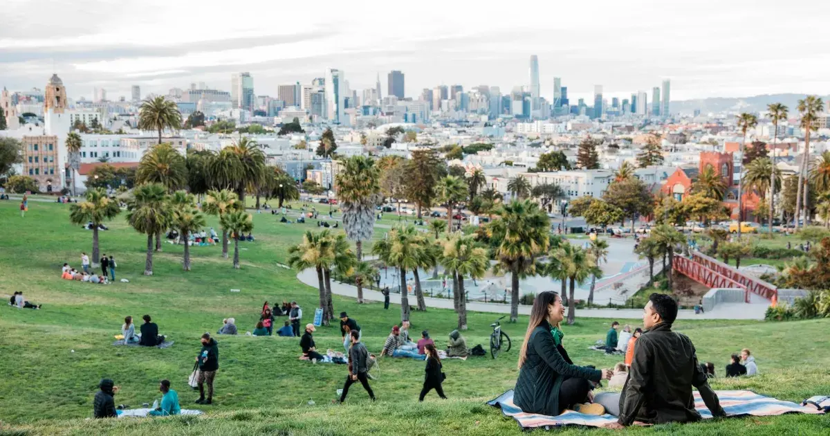 セルフガイドウォーキングツアーでミッションを探索しましょう | San