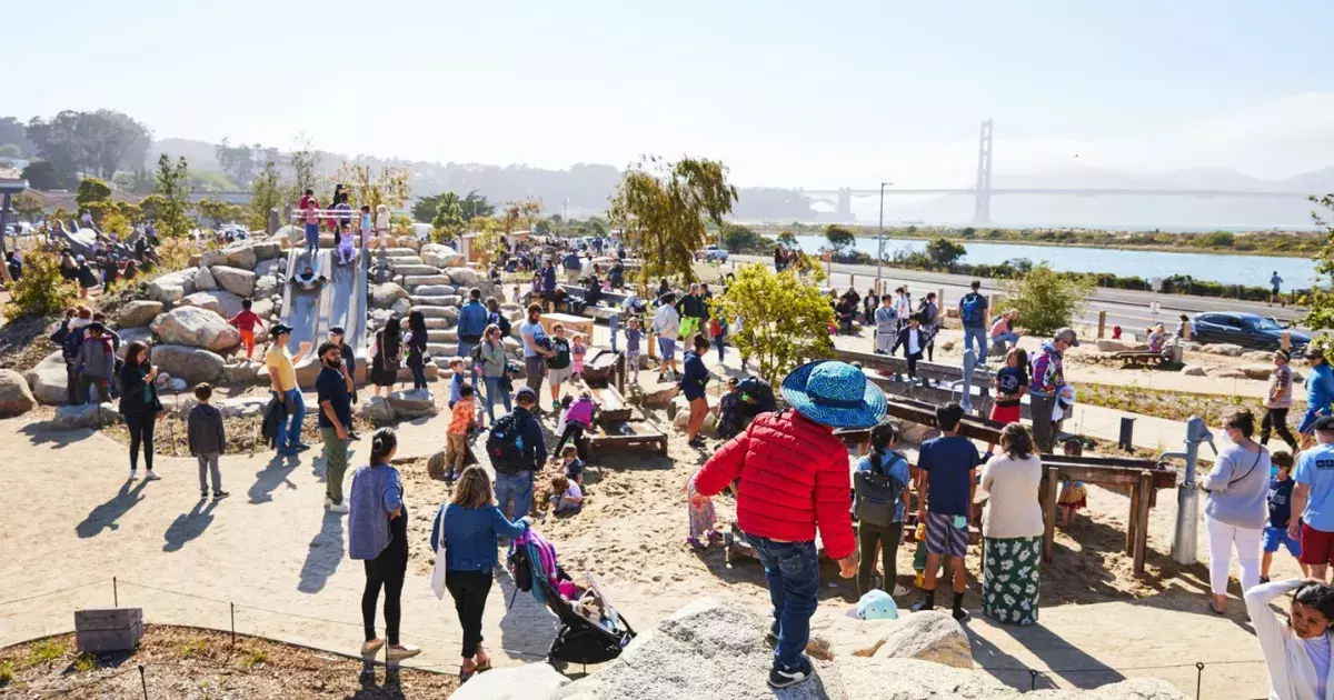 サンフランシスコへ向かう途中で生還 サンフランシスコ観光】穴場スポット！カラフルな階段と絶景の「16th
