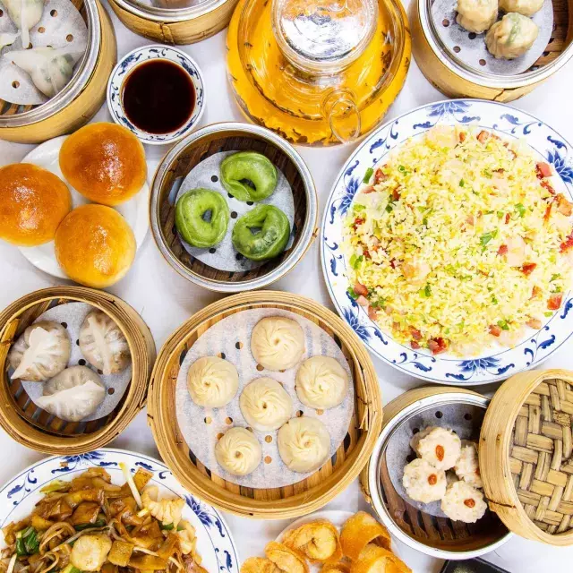 Uma variedade de pratos de dim sum no restaurante Yank Sing, em São Francisco.