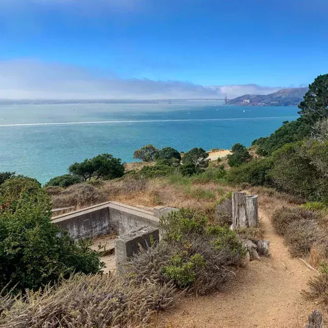 Acampamento no Angel Island State Park, com vista para a Baía de São Francisco e a Ponte Golden Gate