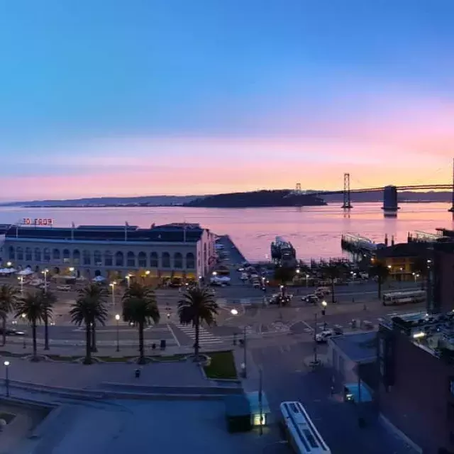 Uma vista panorâmica do Ferry Building de São Francisco.