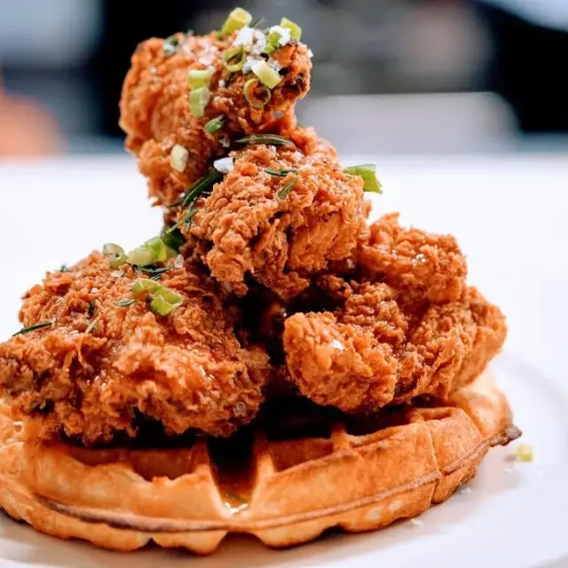 フライドチキンとワッフル