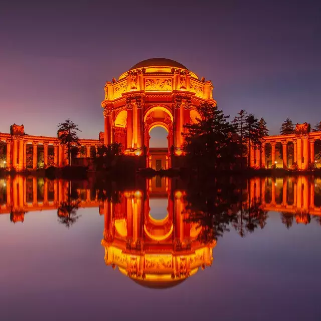 Palace of Fine Arts à noite.