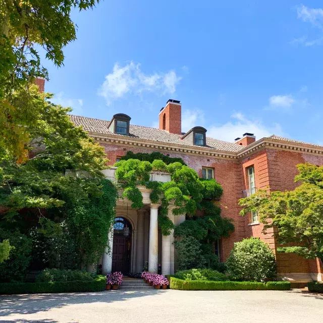 Frente da casa principal em Filoli em um dia ensolarado