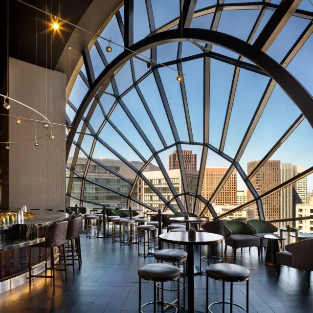 The View Lounge at the San Francisco Marriott Marquis