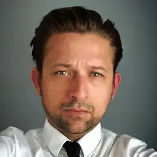 Louis Raphael Headshot